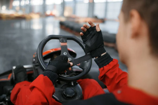 Kart Racer Red Uniform Puts Gloves Karting Auto Sport Indoor — ストック写真