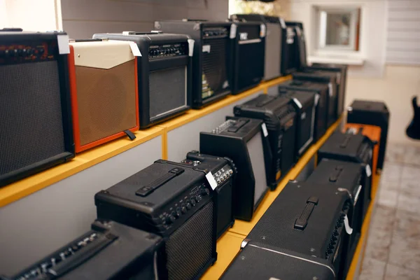 Amplificadores Sonido Combinados Escaparate Tienda Música Nadie Surtido Tienda Instrumentos —  Fotos de Stock