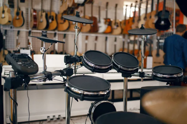 Digitális Dob Készlet Kirakat Zeneboltban Közelkép Senki Válogatás Hangszerboltban Zenészek — Stock Fotó