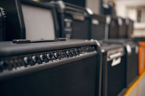 Sound Combo Amplifiers Showcase Music Store Nobody Assortment Musical Instrument — Stock Photo, Image