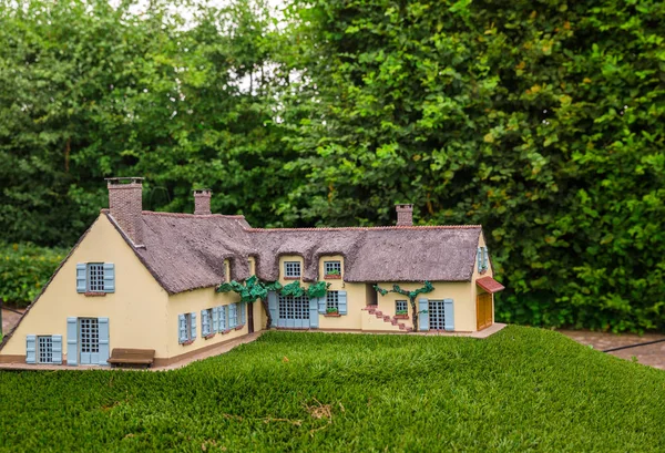 Casa Bosque Verde Escena Miniatura Aire Libre Europa Mini Figuras — Foto de Stock