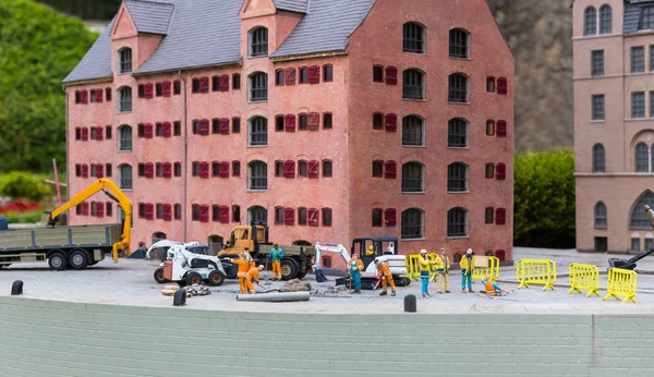 Skeledeki Inşaat Alanı Makineler Inşaatçılar Minyatür Manzara Avrupa Mini Figürler — Stok fotoğraf