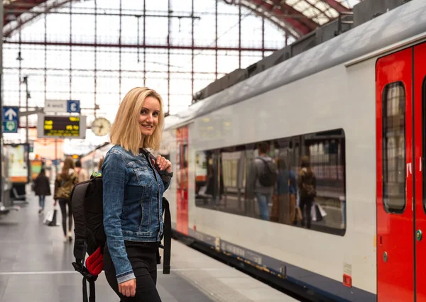 Female Tourist Backpack Waiting Train Railway Station Platform Travel Europe — Stock Photo, Image