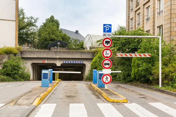Entrada Para Túnel Cidade Europeia Ninguém Turismo Verão Viagens Famoso — Fotografia de Stock