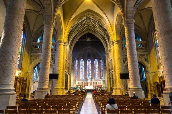Avrupa 'daki eski tapınak salonunda hizmet. Antik Avrupa mimarisi ve tarzı, seyahat ve turizm için ünlü yerler, tarihi miras