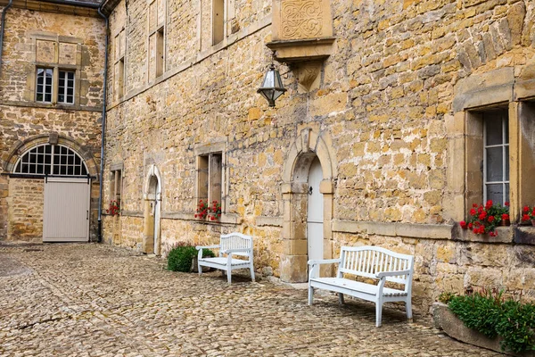 Bänkar Gården Forntida Europeisk Turiststad Sommar Turism Och Resor Berömda — Stockfoto