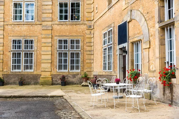 Straßencafé Der Antiken Europäischen Touristenstadt Sommertourismus Und Reisen Berühmtes Europäisches — Stockfoto