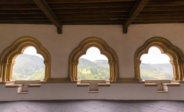 Eski kaledeki konferans odası, Avrupa 'nın içindeki antik taş bina. Geleneksel Avrupa mimarisi, turizm ve seyahat için ünlü yerler