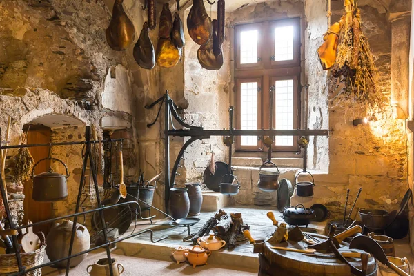 古老的厨房内部古堡 欧洲传统建筑 著名的旅游胜地和旅游胜地 中世纪烹饪 — 图库照片