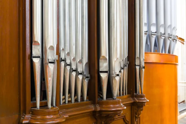 Organ Boruları Yakın Plan Avrupa Daki Katedral Kilisesinde Antika Bir — Stok fotoğraf