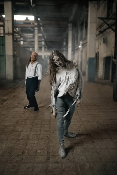 Exército Zumbi Procura Carne Fresca Mortos Vivos Fábrica Abandonada Lugar — Fotografia de Stock