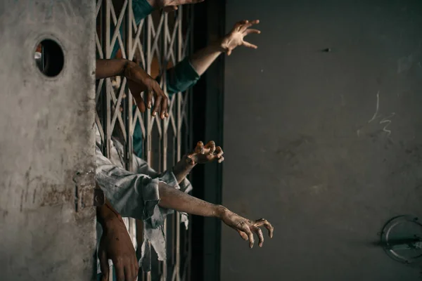 Zombie Handen Steken Uit Lift Dodelijke Achtervolging Horror Stad Griezelige — Stockfoto