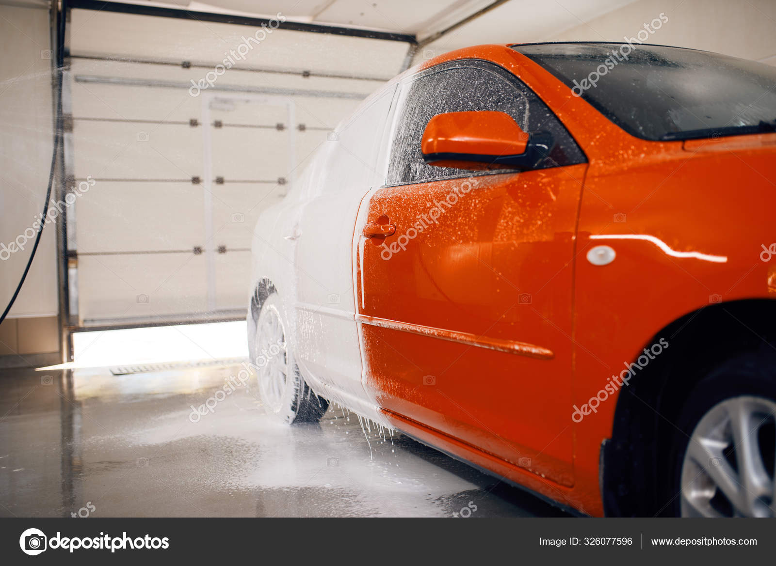 Automobile Half Foam Car Wash Service Nobody Automobile Carwash Station  Stock Photo by ©Nomadsoul1 326077596