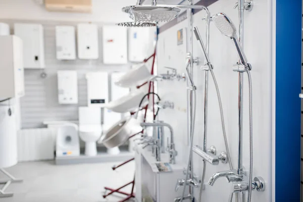 Víz Csapok Csapok Zuhanyzó Választás Kirakat Vízvezeték Szerelő Boltban Egészségügyi — Stock Fotó