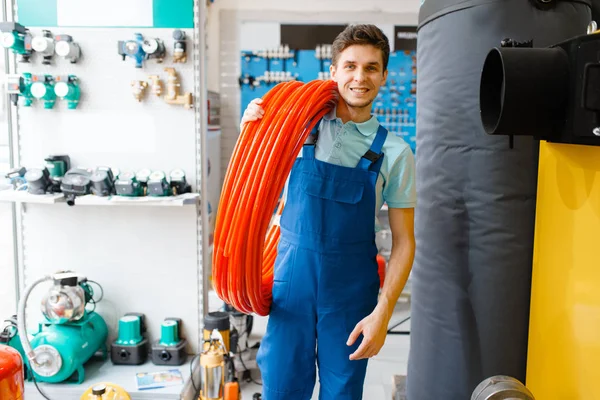 Encanador Uniforme Detém Rolo Tubo Loja Encanamento Homem Compra Engenharia — Fotografia de Stock