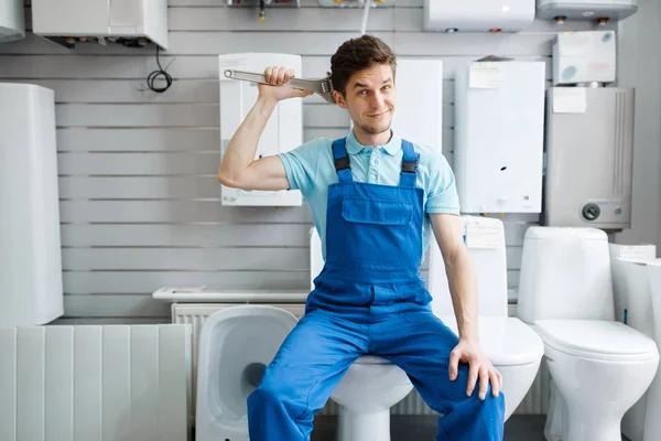 Plombier Avec Clés Pipe Assises Sur Les Toilettes Vitrine Dans — Photo