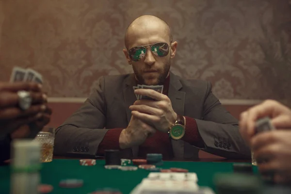 Professional Poker Player Sunglasses Playing Casino Games Chance Addiction Man — 스톡 사진