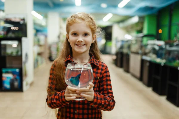 Little Girl Holds Glass Blue Fish Pet Store Child Buying — Stock Photo, Image