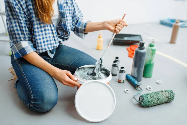 Female House Painter Mixes Paints Pail Home Repair Laughing Woman — Stock Photo, Image