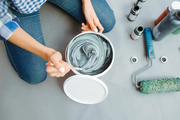 Female House Painter Mixes Black Green Paints Pail Closeup Home — 스톡 사진