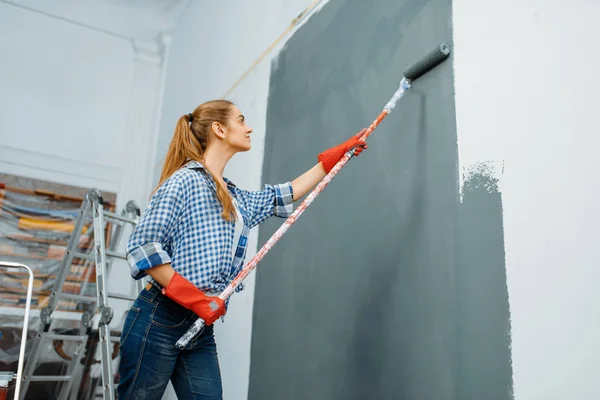 Female House Painter Gloves Paints Wall Home Repair Laughing Woman — Stock Photo, Image