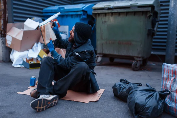 Betrunkener Bettler Liegt Müll Mülleimer Der Stadtstraße Armut Ist Ein — Stockfoto