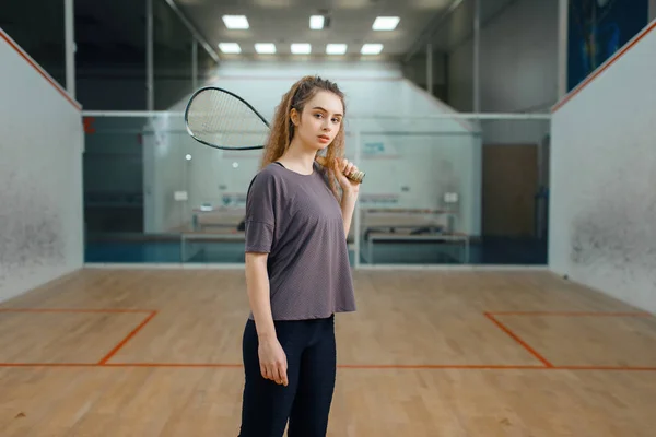 Spielerin Posiert Mit Squash Schläger Auf Dem Court Mädchen Auf — Stockfoto