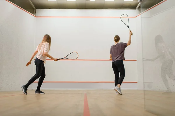 Two Female Players Rackets Squash Game Court Girls Training Active — Stock Photo, Image