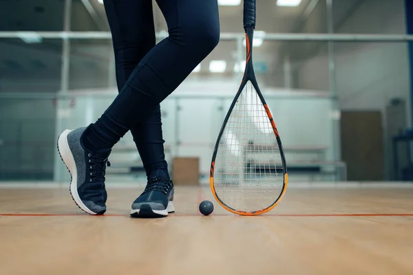 Női Játékosok Lábai Squash Ütő Labda Lány Játék Edzés Aktív — Stock Fotó
