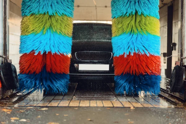 Auto Pianie Automatycznej Myjni Kolorowym Pędzlem Nikt Usługi Sprzątania Pojazdów — Zdjęcie stockowe