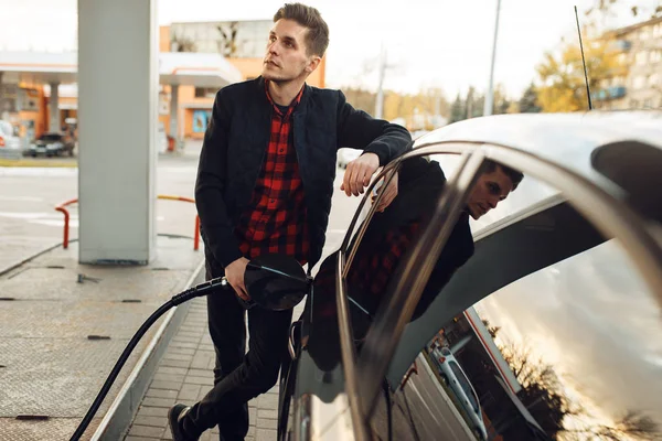 Man Gun Fuels Vehicle Gas Station Bottom View Fuel Filling — Stock Photo, Image