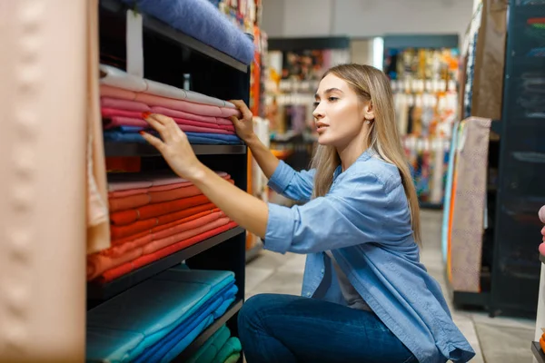 Saleswoman Measures Fabric Textile Store Shelf Cloth Sewing Background Clothing — Stock Photo, Image