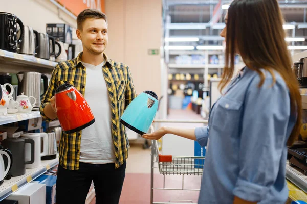 Young Couple Choosing Electric Kettle Electronics Store Man Woman Buying — 스톡 사진