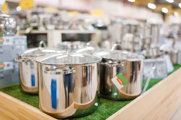 Metal Pans Shelf Closeup Houseware Store Nobody Home Goods Market — Stock Photo, Image