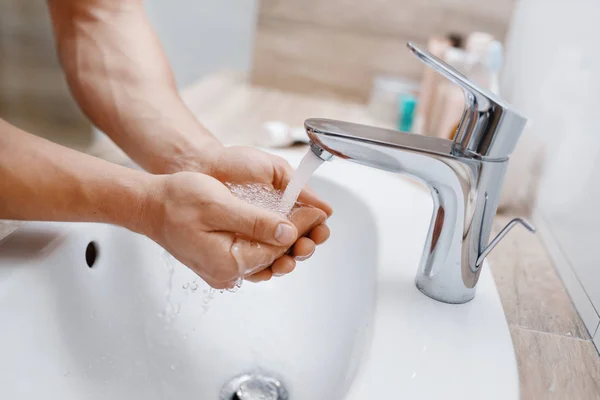 Uomo Lava Viso Bagno Igiene Mattutina Routine Persona Maschile Lavandino — Foto Stock