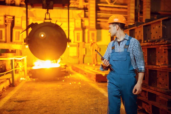 Steelmaker Furnace Liquid Metal Basket Steel Factory Metallurgical Metalworking Industry — Stock Photo, Image