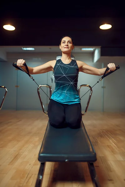 Slim Woman Sportswear Pilates Training Exercise Machine Gym Front View — Stock Photo, Image