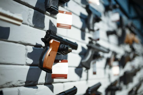 Pistolas Escaparate Primer Plano Tienda Armas Nadie Euqipment Para Seguridad —  Fotos de Stock