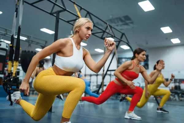 Frauengruppe Beim Stretching Sportverein Menschen Beim Fitnesstraining Fitnessstudio Athletische Mädchen — Stockfoto