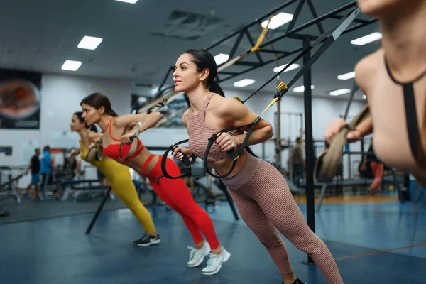 Skupina Žen Cvičí Tělocvičně Lidé Fitness Cvičení Sportovním Klubu Sportovkyně — Stock fotografie