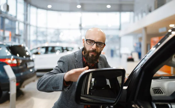 Man Checks Paintwork New Pickup Truck Car Dealership Customer Vehicle — Stock Photo, Image