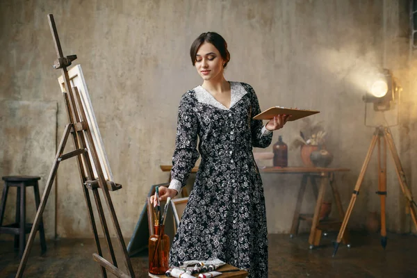 Female Painter Brush Palette Draws Art Studio Artist Her Workplace — Stock Photo, Image