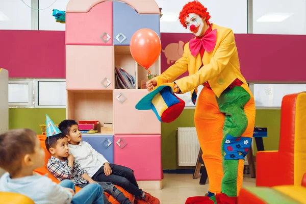 Funny Clown Shows Tricks Balloon Surprised Children Birthday Party Celebrating — Stock Photo, Image