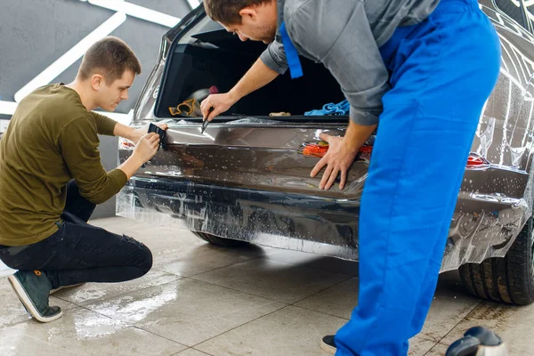 Specialists Applies Car Protection Film Rear Bumper Installation Coating Protects — Stock Photo, Image