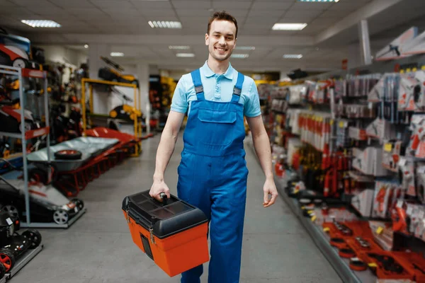 Lächelnde Männliche Arbeiter Uniform Kaufen Werkzeugkoffer Werkzeugladen Auswahl Professionellen Geräten — Stockfoto