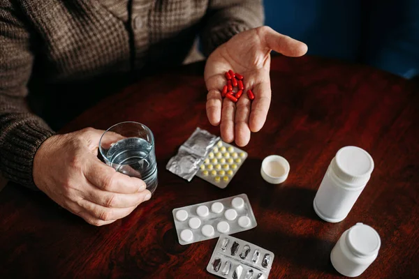 Hombre Edad Avanzada Mano Con Pastillas Oficina Casa Fondo Enfermedades — Foto de Stock