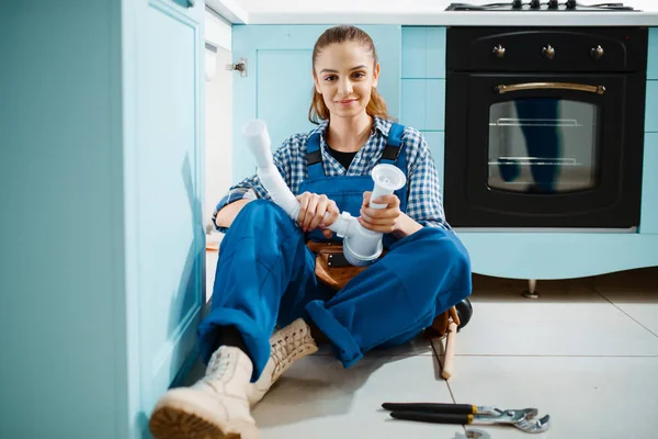 Cute Female Plumber Uniform Holds Drain Pipe Kitchen Handywoman Toolbag — Stock Photo, Image