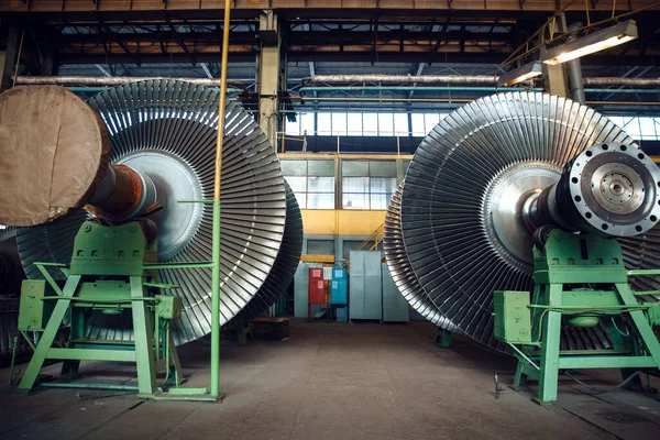 涡轮机厂有叶片的叶轮 没有人 电机制造业 厂房内部背景 工业机械 — 图库照片