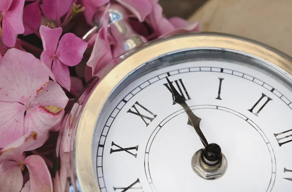 Midnatt en vintage klocka — Stockfoto