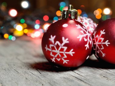 Noel dekorasyonu ve renkli ışıklar